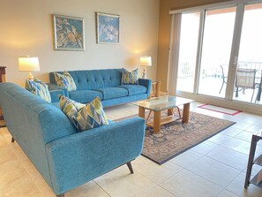 Een smart-tv, een dvd-speler en een filmbibliotheek