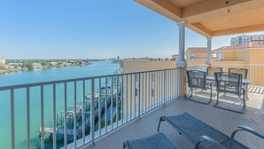 A balcony with a view of a river and buildings. - Harborview Grande, Clearwater Beach - Private Balcony, Walk to It All (Clearwater Beach)
