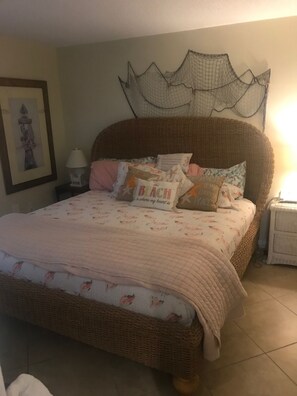 2 bedrooms, iron/ironing board, WiFi, bed sheets -  condo/on beach 1st floor/view of ocean from lanai siesta key beach  (siesta key)