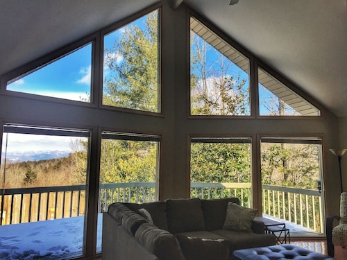 Perfect for Large Groups • Hot Tub • Fire Pit • Fast Wi-Fi & Sparkling Clean
