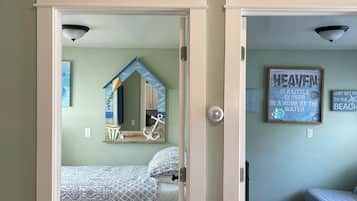 2 bedrooms, iron/ironing board, free WiFi, bed sheets