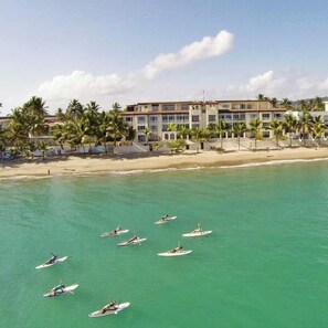 In Strandnähe, Liegestühle, Strandtücher