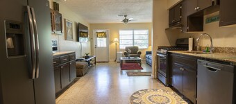 Hermosa casita de dos dormitorios en la pintoresca playa de Jensen.