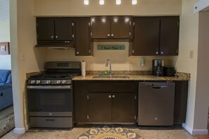 Fridge, microwave, oven, stovetop - Beautiful little two bedroom cottage in scenic Jensen Beach. (Jensen Beach)