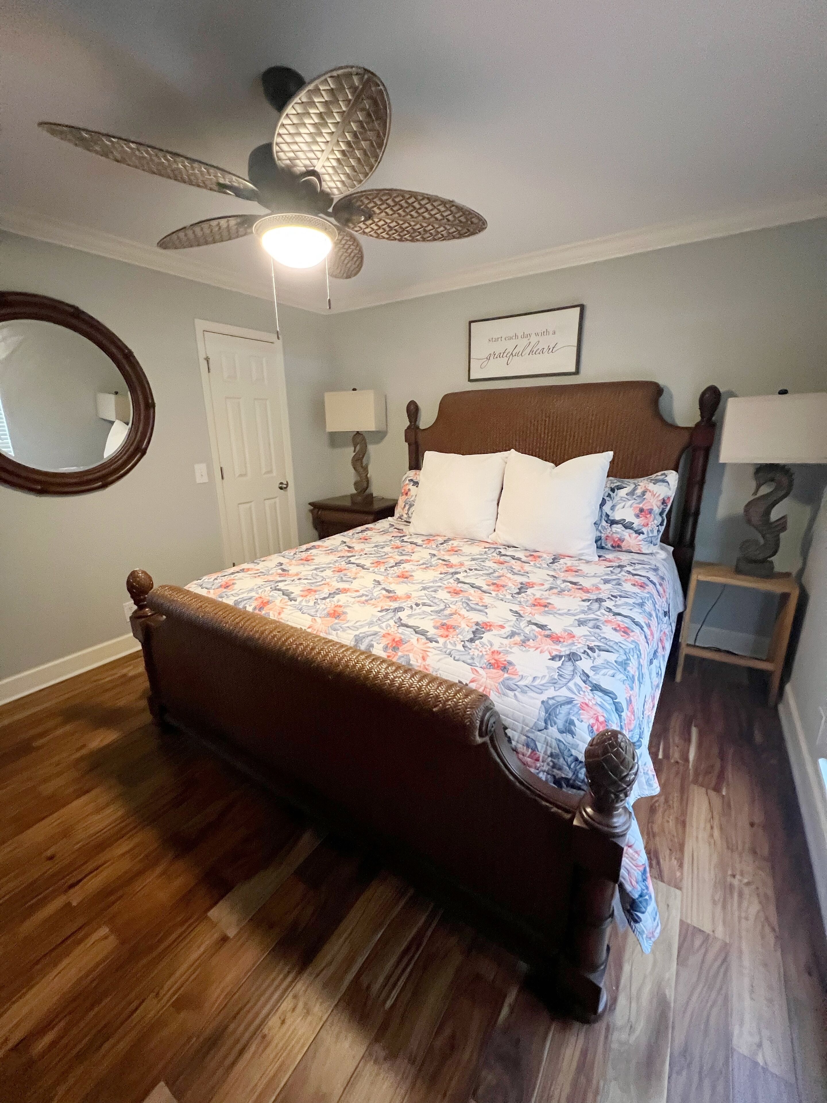 1 habitación, tabla de planchar con plancha, wifi gratis y ropa de cama 