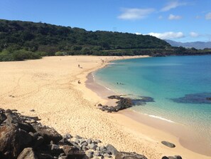 Beach nearby, beach towels - Please Inquire! The Bungalow at Waimea Bay - Send Inquiry (Haleiwa)