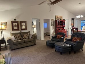 Smart TV, fireplace