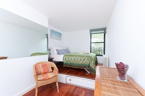 1 dormitori, escriptori, planxa i posts de planxar i wifi gratuïta