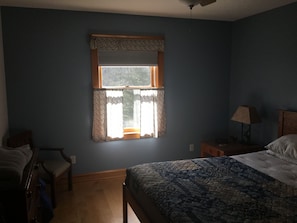 1 habitación, tabla de planchar con plancha, wifi gratis y ropa de cama