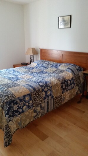 1 habitación, tabla de planchar con plancha, wifi gratis y ropa de cama 