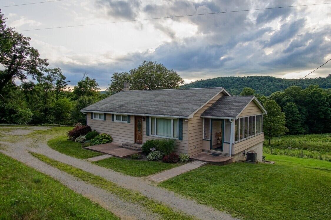 Explore the Laurel Highlands at Mill Run Manor!