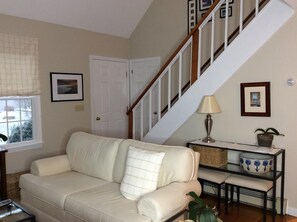 Flat-screen TV, fireplace, DVD player, books