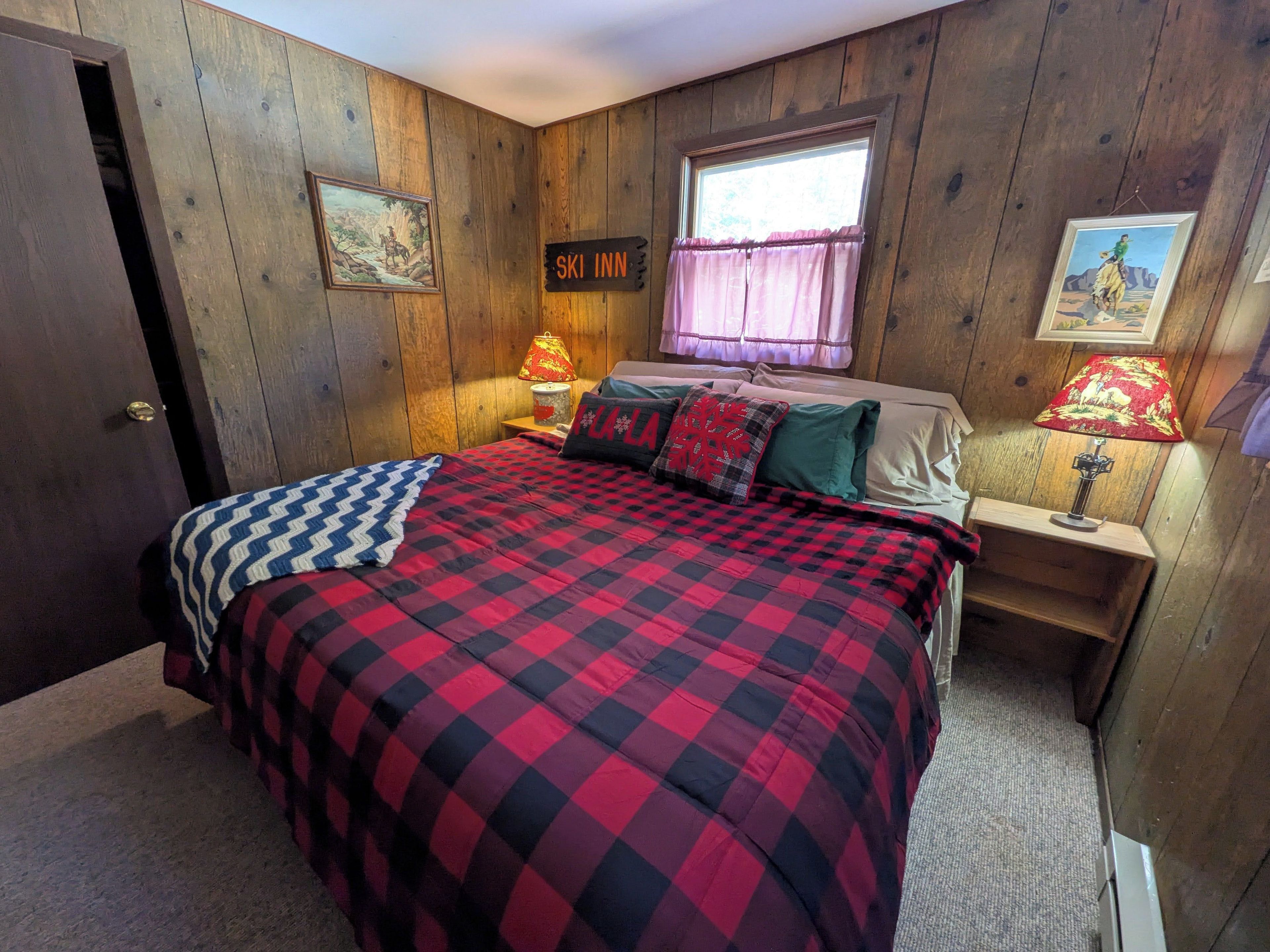 New! Upgraded 2 twin beds to a memory foam king-sized bed!
You are welcome!