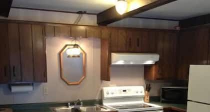 Cozy, confortable, chalet de ski rustique au pied de Ski Brule montagne de ski