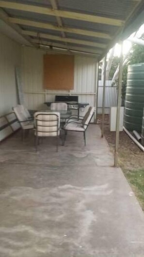 Outdoor dining - The Quorn-er House- family and pet friendly (Quorn)