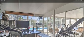 Apollo Beach Retreat Pet-Friendly 3BR w/ Private Heated Pool, Preserve & Beaches