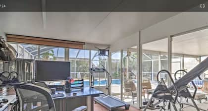 Apollo Beach Retreat Pet-Friendly 3BR w/ Private Heated Pool, Preserve & Beaches