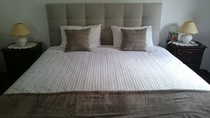 2 chambres, fer et planche à repasser, Wi-Fi gratuit, draps fournis