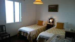 2 slaapkamers, een strijkplank/strijkijzer, gratis wifi, beddengoed