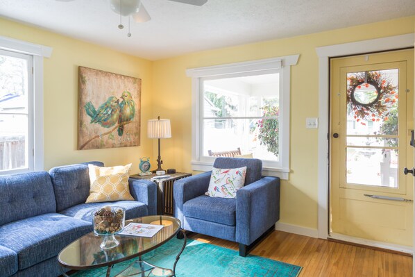 Televisión, reproductor de DVD y videoteca 