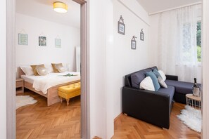 2 bedrooms, iron/ironing board, travel cot, free WiFi
