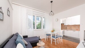 A modern apartment with a living area, dining space, and kitchen. - "City and Sea" apt in center, 5 min walk to the Diocletian’s palace and beach  (Split)
