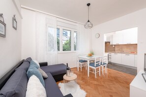 Smart TV, books - "City and Sea" apt in center, 5 min walk to the Diocletian’s palace and beach  (Split)