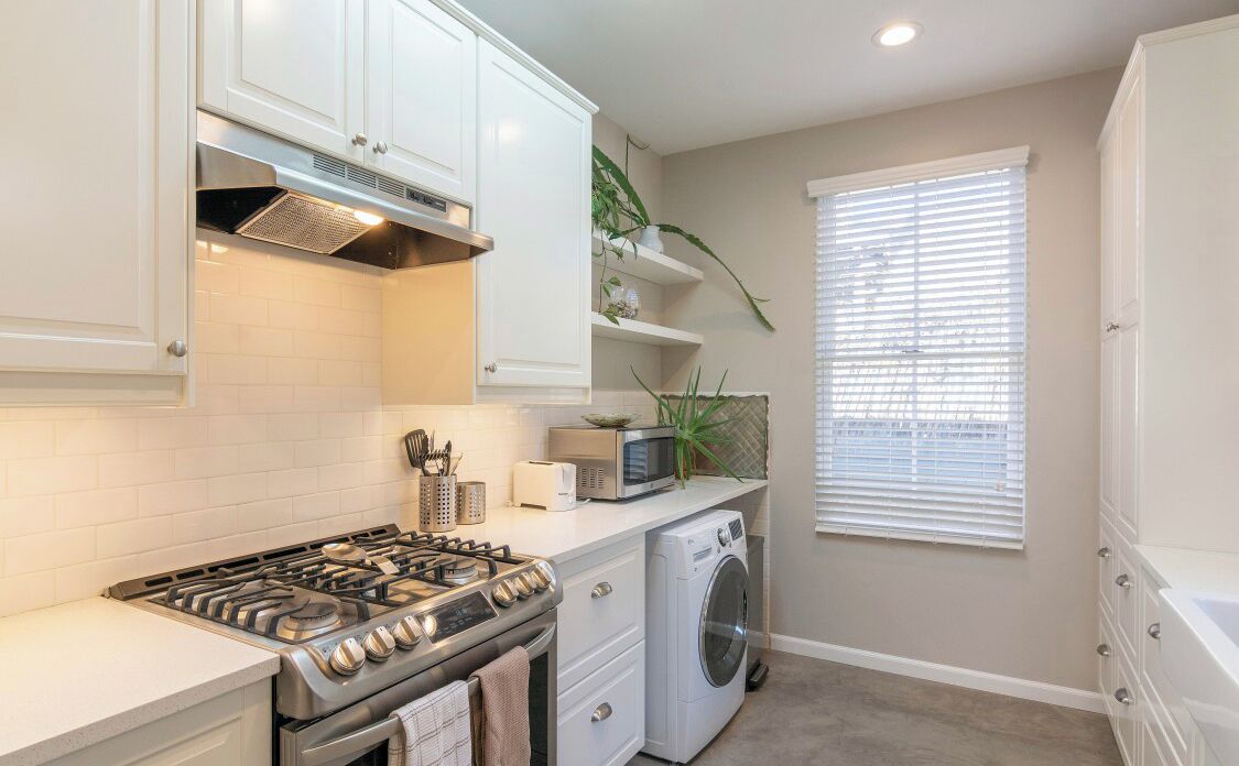 Kylskåp, mikrovågsugn, ugn och spishäll