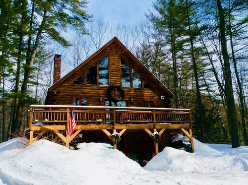  5BR Log Cabin Sauna & Fire Pit – 15 Min to Sunday River Ski Resort