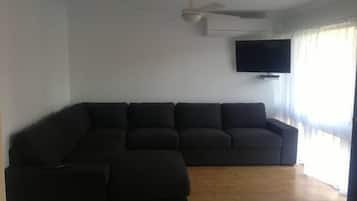 TV connectée, lecteur de DVD, jouets, vidéothèque