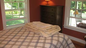 1 chambre, lit parapluie, Wi-Fi gratuit, draps fournis