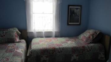 2 bedrooms, desk, free WiFi, bed sheets