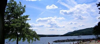 6BR Lake Access Home, Dock, HotTub, Pet-Friendly–30% Weekly Discount Exc. Summer