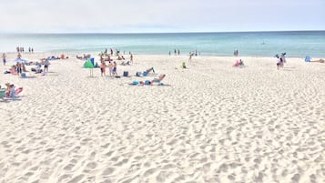 På stranden