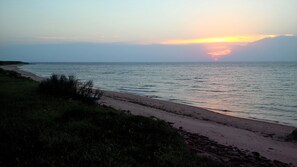 Plage, chaises longues, serviettes de plage