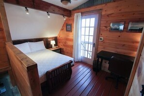 2 soverom, skrivebord, strykejern/-brett og wi-fi