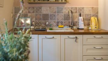 KĂŒhlschrank, Ofen, Herdplatte, GeschirrspĂŒler