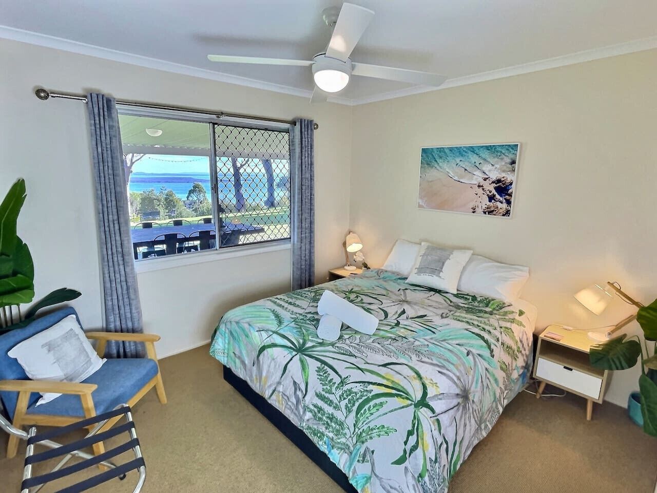 5 bedrooms, desk, iron/ironing board, travel cot