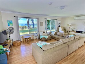 Fernseher, Stereoanlage