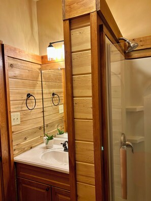 Combined shower/tub, towels, soap, toilet paper