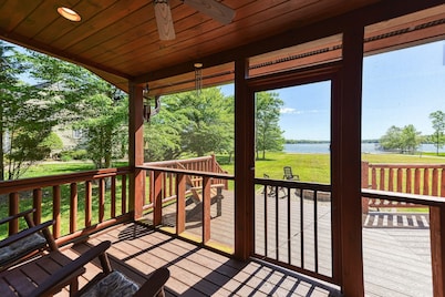 Private Lakefront Retreat-Dock-Views NEW HOT TUB available 6-1-2026. Sleeps 18.