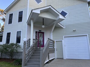 Exterior detail - The Beech House: Family Fun in Kitty Hawk Woods Coastal Reserve with Locals (Kitty Hawk)
