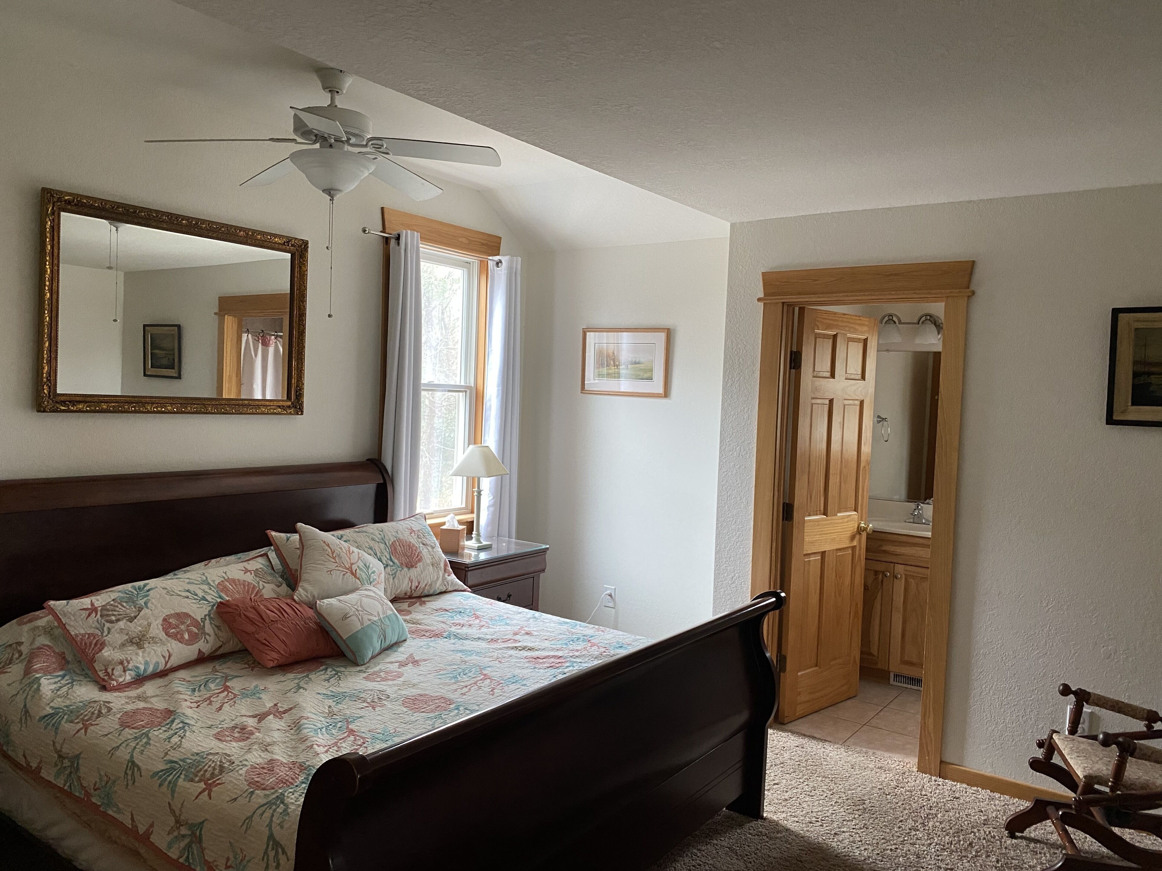 4 bedrooms, desk, iron/ironing board, free WiFi