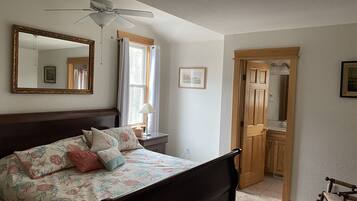 4 bedrooms, desk, iron/ironing board, free WiFi