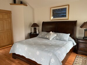 4 室のベッドルーム、デスク、アイロン / アイロン台、WiFi (無料)