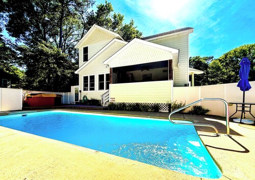 Escape to the Beech House: A Wooded Family- Friendly Retreat Close to the Beach!