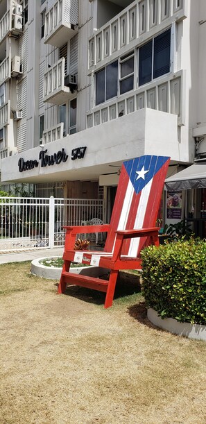 Property grounds - Isla Verde- Beautiful Oceanside Condo. Free parking & wi-fi. CHECK RATES. (SAN jUAN)