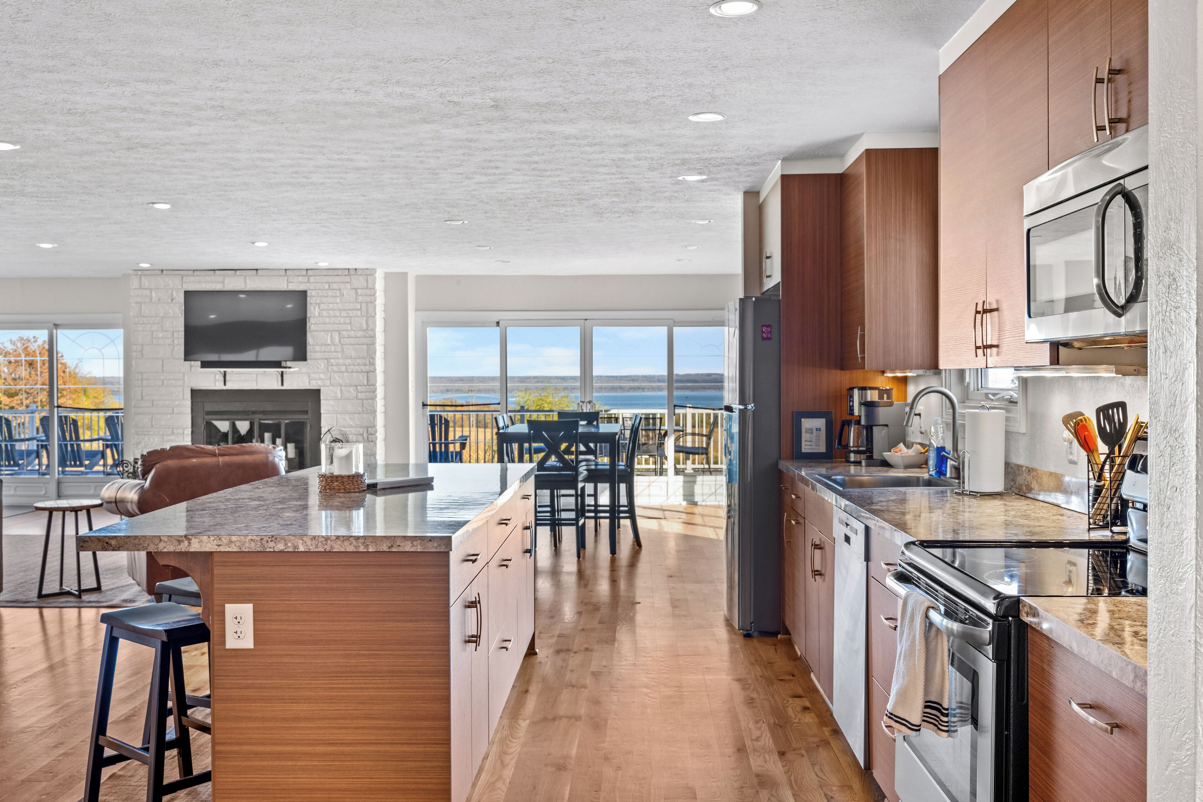 冰箱、微波炉、烤箱、炉灶