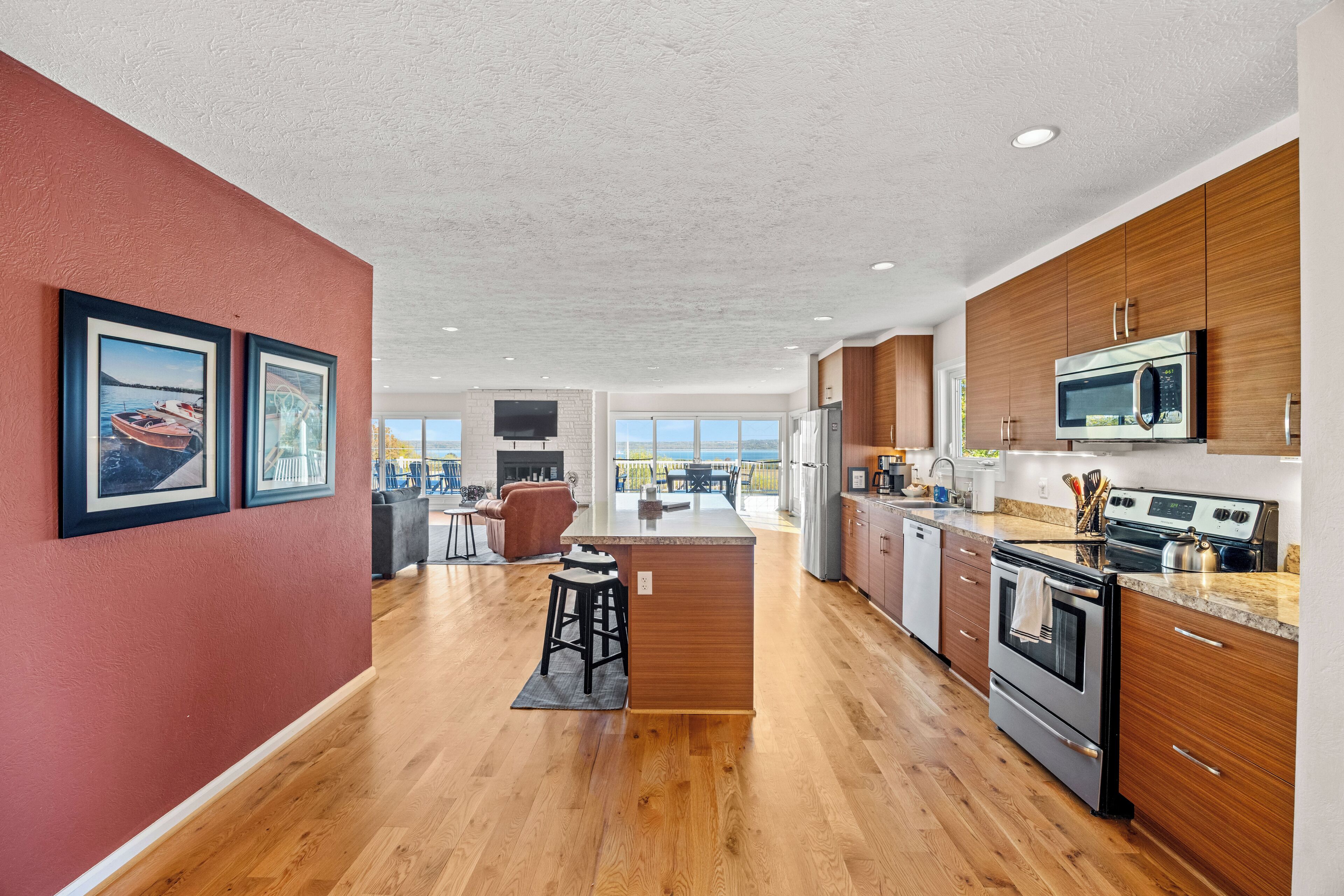 冰箱、微波炉、烤箱、炉灶