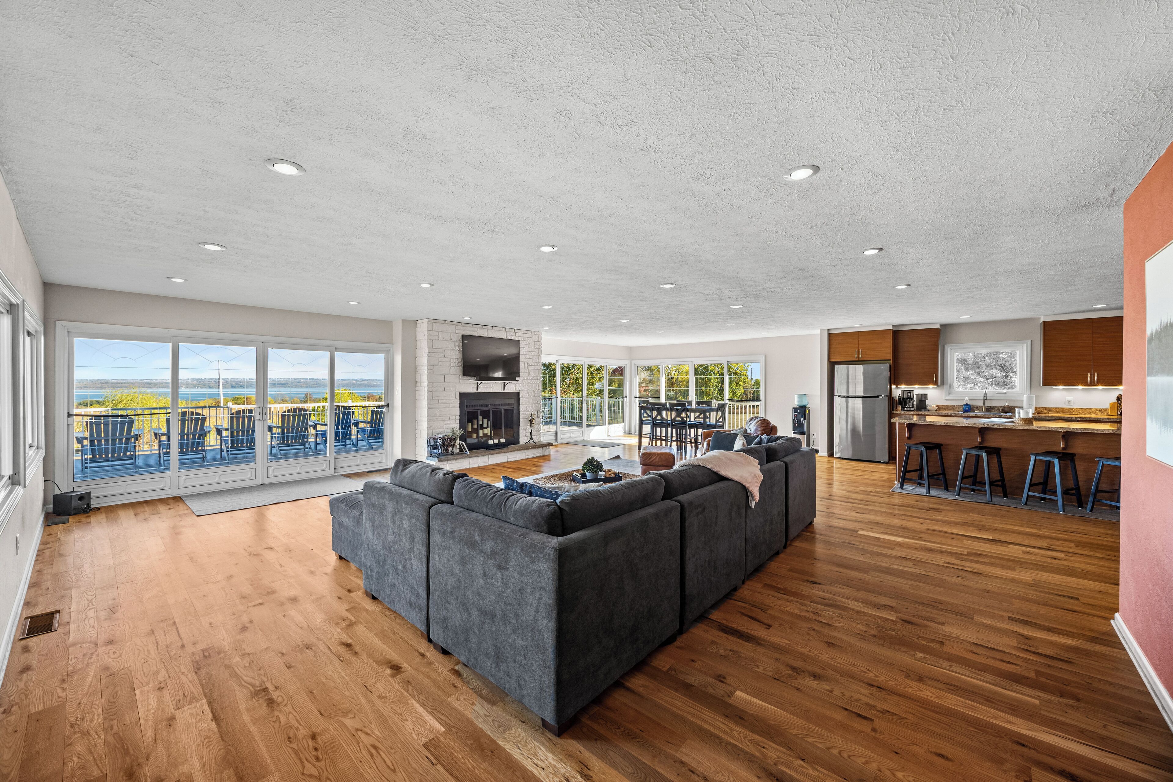 智能电视、壁炉